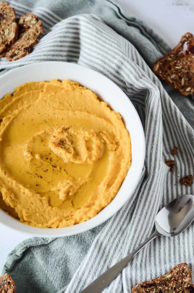 This 5-Minute Pumpkin Curry Hummus takes your average Mediterranean dip and kicks it up a notch with a ton of added flavor. The perfect appetizer or side dish for your next dinner party!