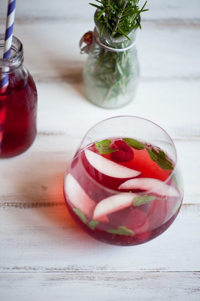 Berry Mint Iced Tea | 21 Valentine's Day Recipes on CaliGirlCooking.com