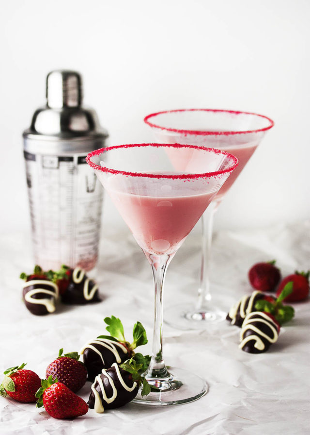 Chocolate Covered Strawberry Martini | 21 Valentine's Day Cocktails and Mocktails on CaliGirlCooking.com