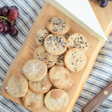 Homemade Whole Wheat Crackers: Two Ways! | CaliGirlCooking.com
