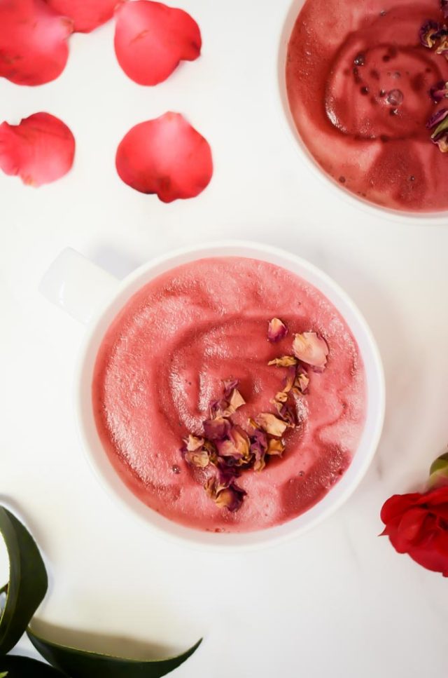 This Energizing Pink Latte has beetroot powder and rose petals to give it such a vivid color and make it a completely caffeine-free drink! #pinklatte #caffeinefreedrinks #roselatte