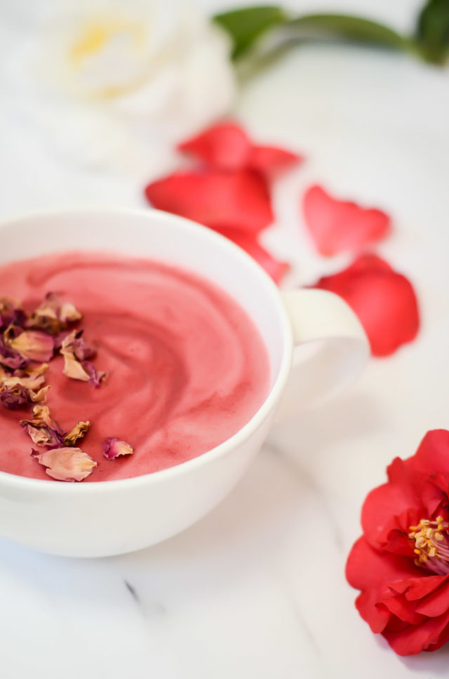This Energizing Pink Latte has beetroot powder and rose petals to give it such a vivid color and make it a completely caffeine-free drink! #pinklatte #caffeinefreedrinks #roselatte