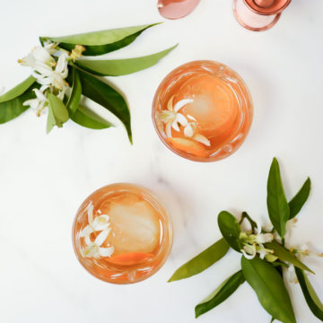 This Sip of Spring Elderflower Old-Fashioned is the perfect spring cocktail for brunch, lunch or dinner! #oldfashionedrecipes #bourbonrecipes #eastercocktails