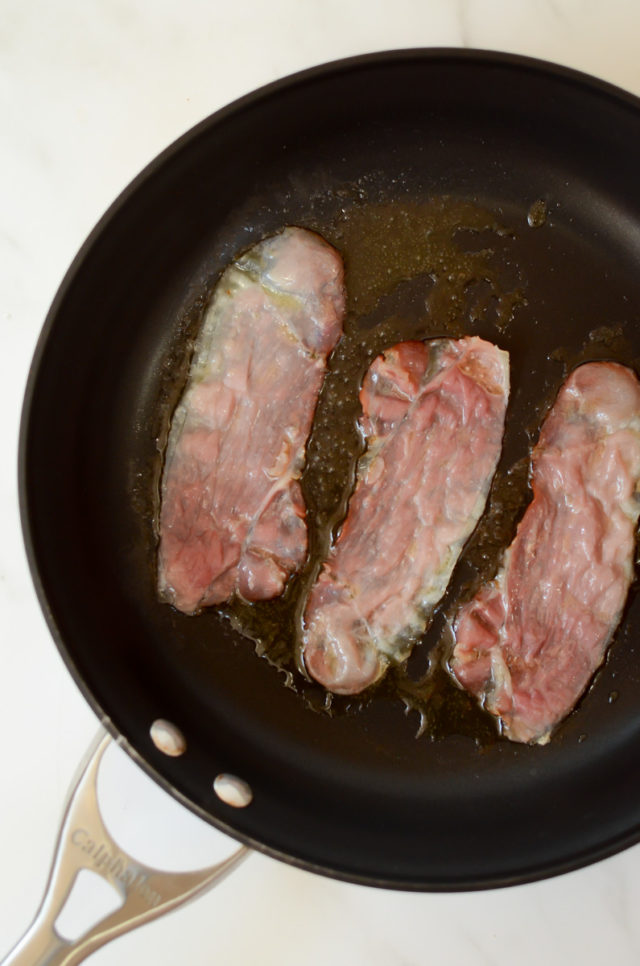A frying pan with crispy prosciutto.